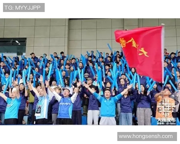 大连足球赛激情四溢球迷齐聚共庆足球盛宴展现城市风采 大连足球赛激情四溢球迷齐聚共庆足球盛宴展现城市风采