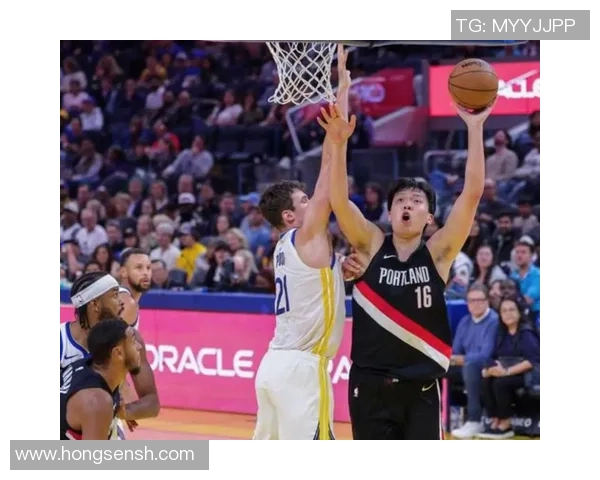 库里在足球场上的惊艳表现引发球迷热议与期待 库里在足球场上的惊艳表现引发球迷热议与期待