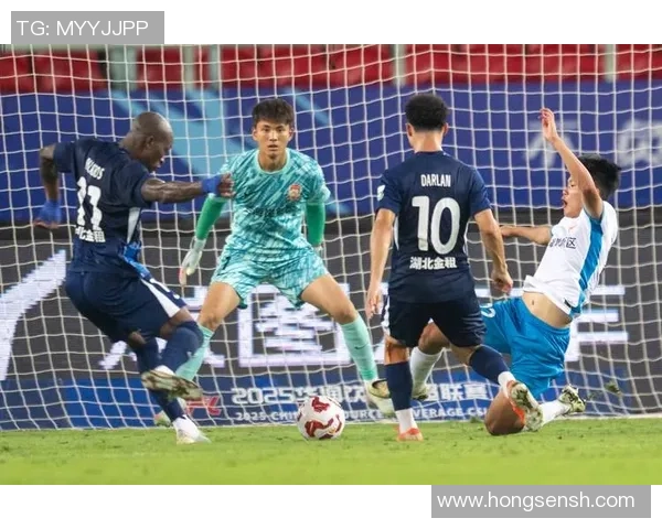 武汉足球比赛8月31日激情上演球迷热情高涨共庆盛事 武汉足球比赛8月31日激情上演球迷热情高涨共庆盛事